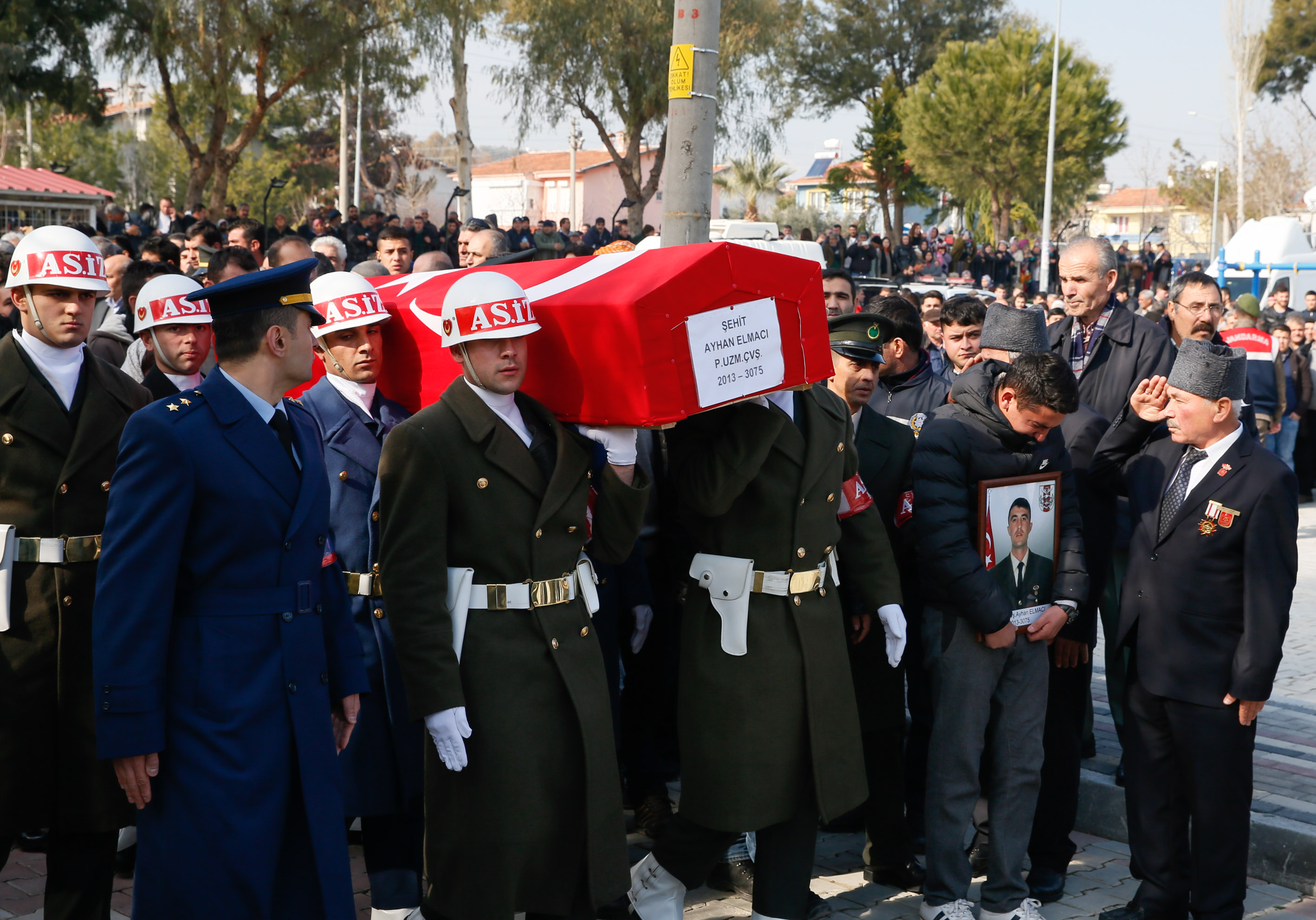 İzmir’de yürek yakan veda: ‘Bir kere daha koklasaydım seni…’