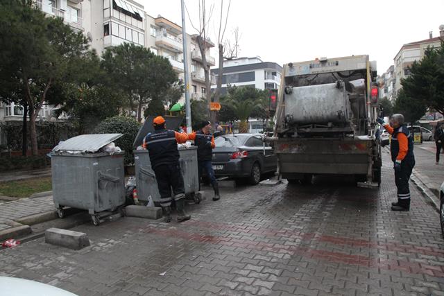 Karabağlar'da grev bitti, çöpler toplanmaya başladı