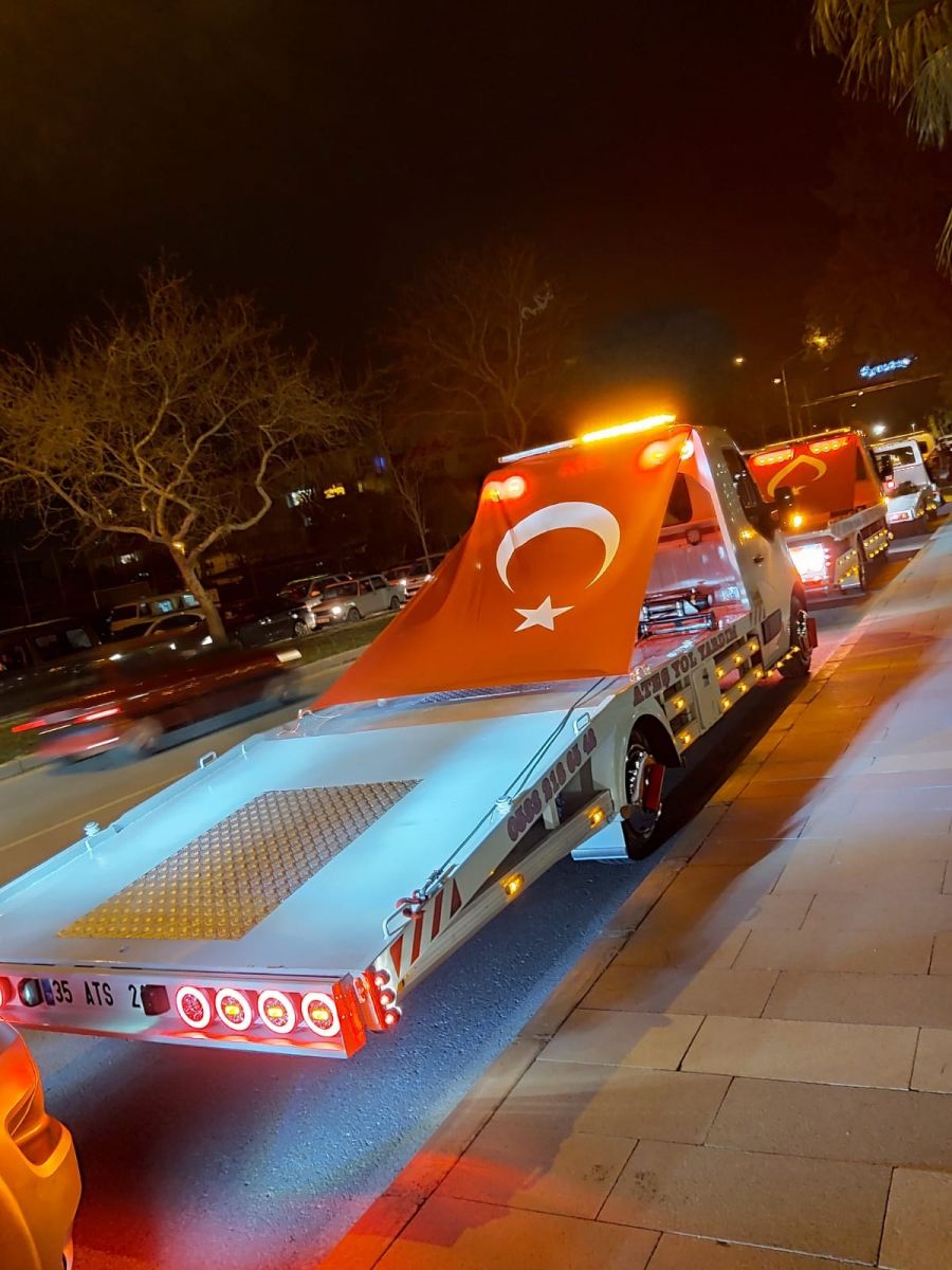 İzmirli çekicilerden şehitler için konvoylu eylem