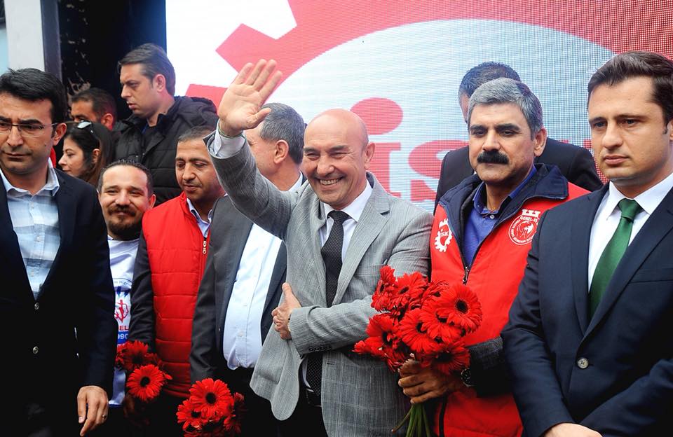 Soyer, İzmir'de emekçilerle buluştu; Çav Bella'yı söyledi...