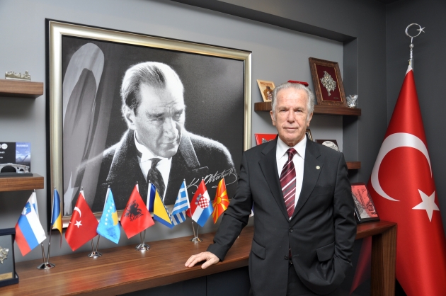 İzmir'in Duayen İsmi O Kararı Değerlendirdi