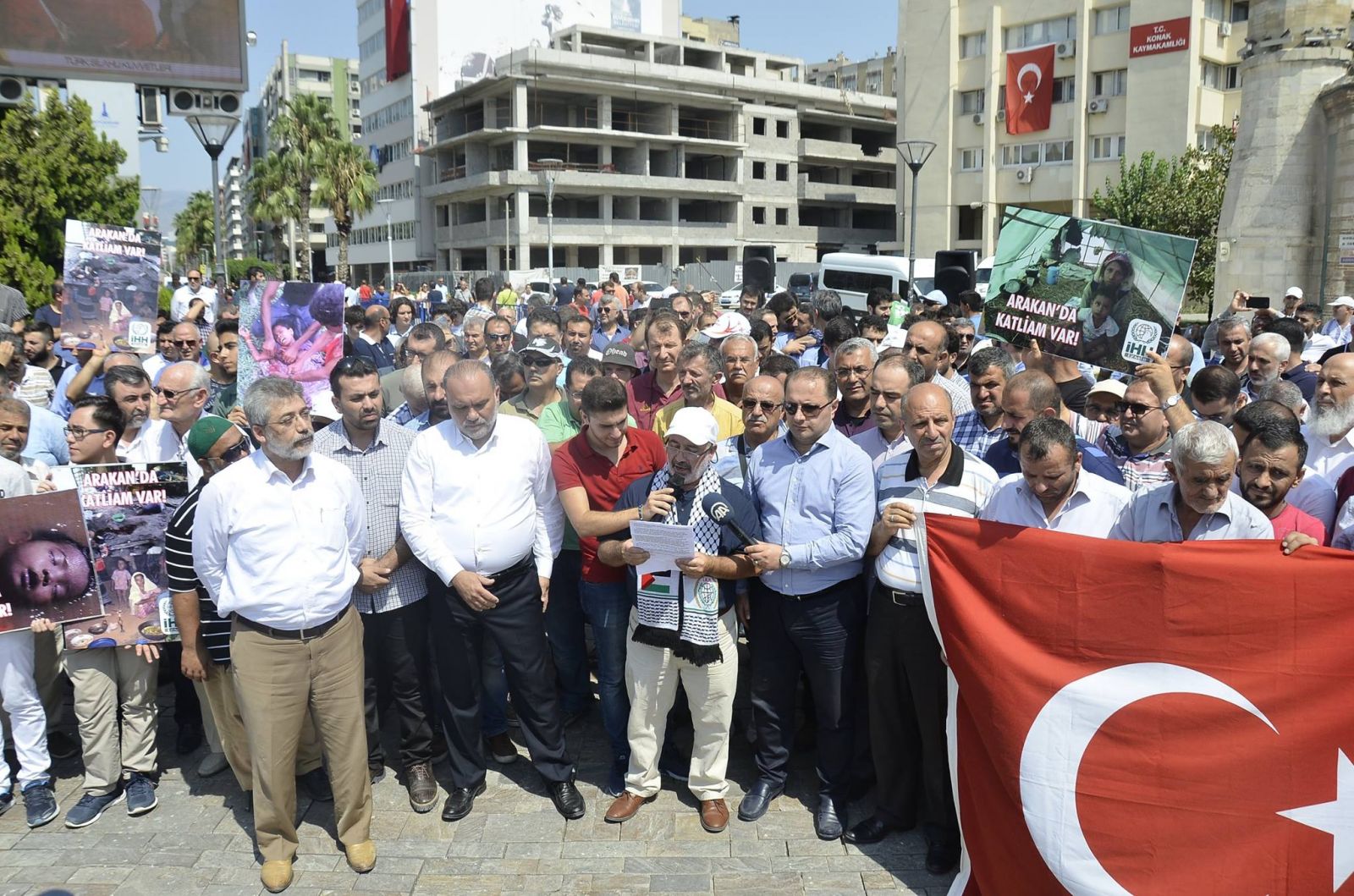 Arakan Katliamına İzmir'den Sert Tepki