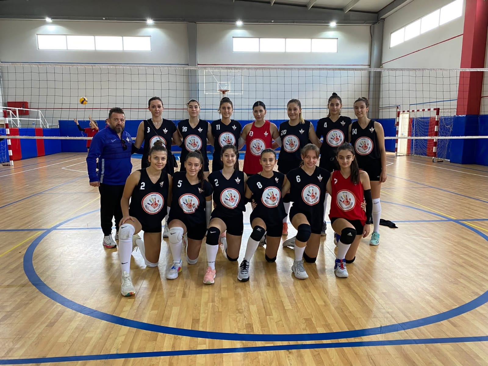 Özay Spor Bayan Voleybol Takımı Hız Kesmiyor: "İki Maçta İki Galibiyet!"