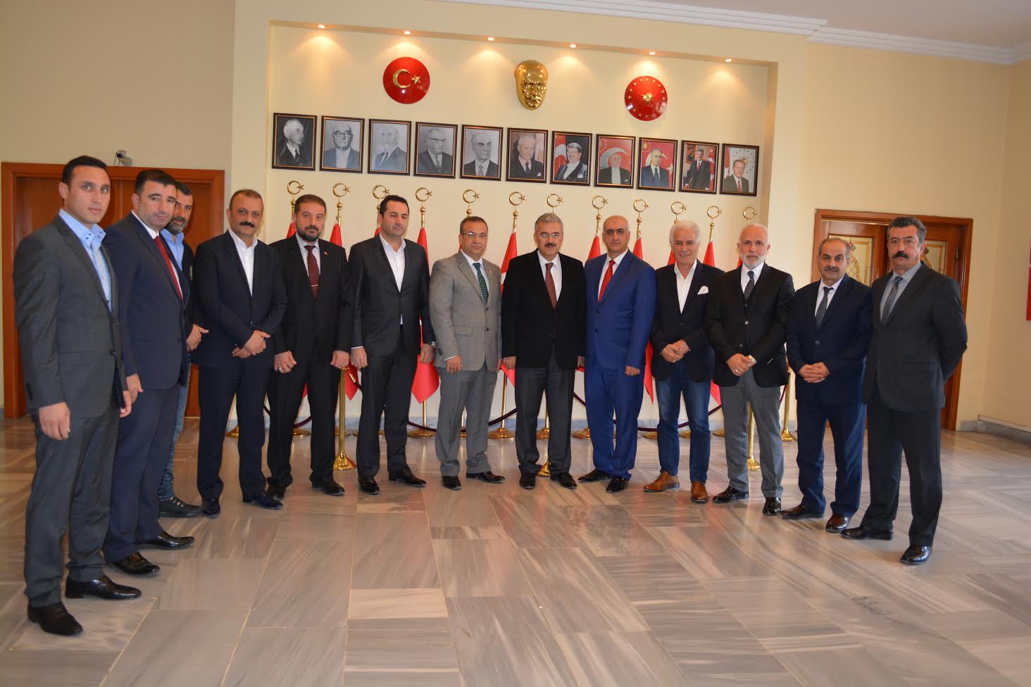 İzmir Mardinliler Federasyonu Vali Ayyıldız'ı Ziyaret Etti