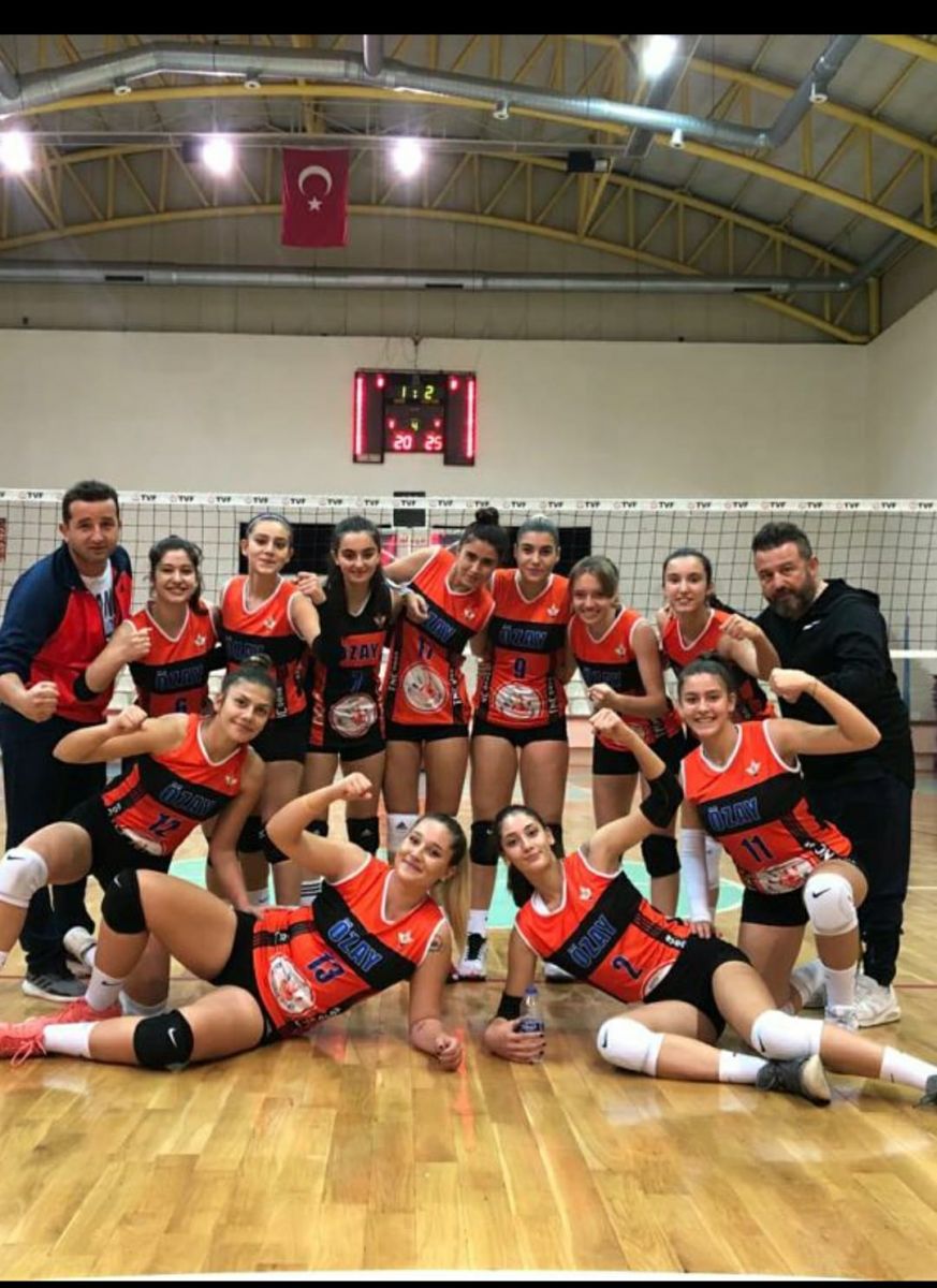 Özay Spor Bayan Voleybol Takımı Hız Kesmiyor: "İki Maçta İki Galibiyet!"