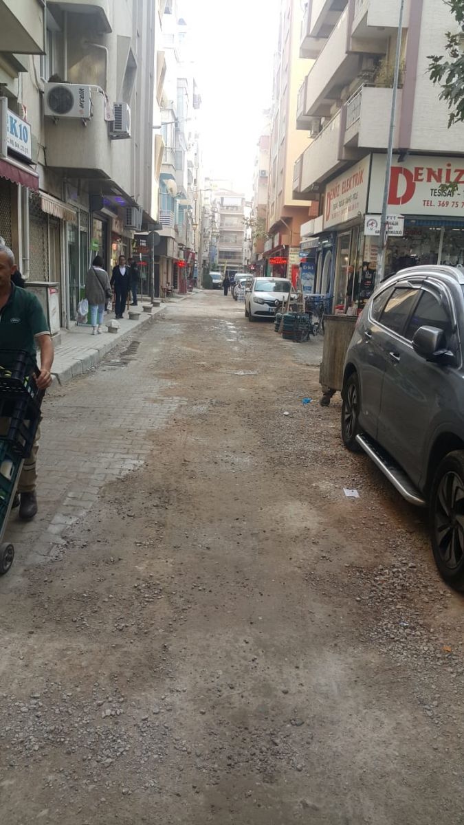 KARŞIYAKA 1696 SOKAK ESNAFI KAN AĞLIYOR