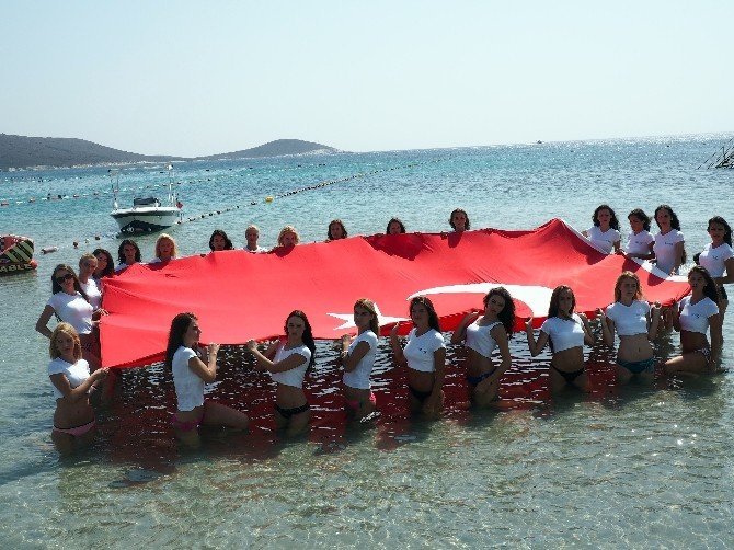 Güzellerden Dev Türk Bayrağı!