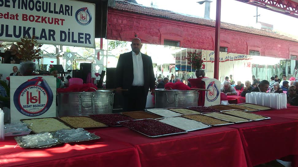 Hüseyinoğulları'ndan Dev Aşure Etkinliği