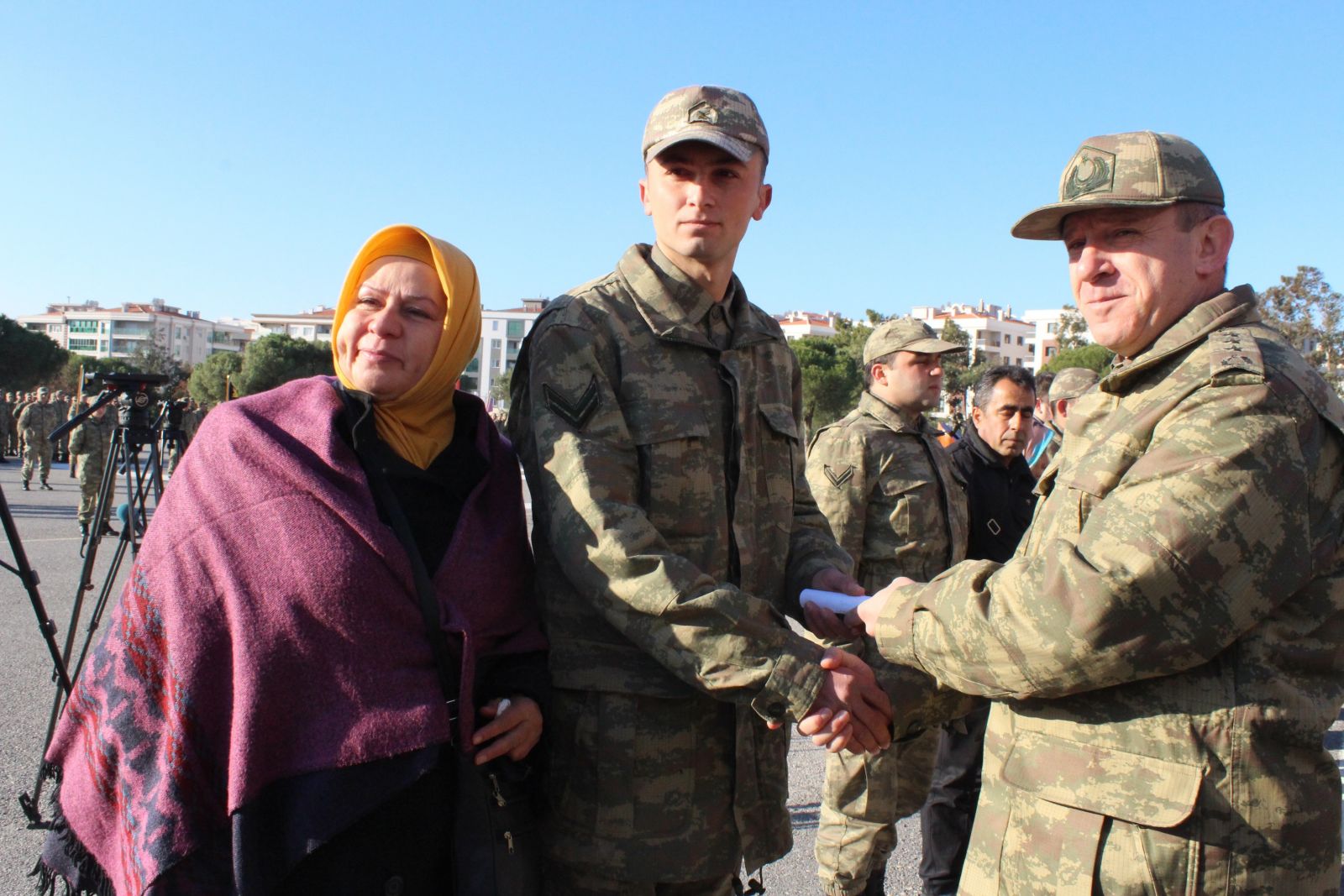 Aileler ve askerler kışlada buluştu