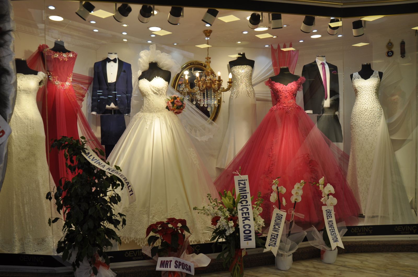 Sevinç Sposa Kemeraltı'nda hizmete açıldı