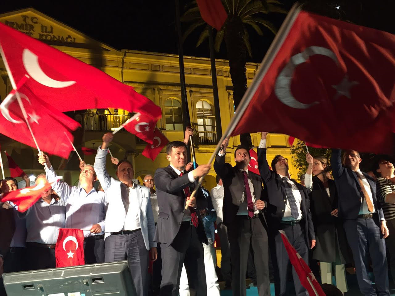 AK Partili Dağ: "Bu Millet Demokrasi Destanı Yazan Şanlı Bir Millettir"