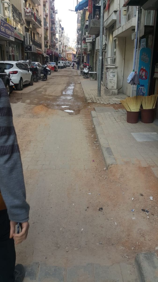 KARŞIYAKA 1696 SOKAK ESNAFI KAN AĞLIYOR