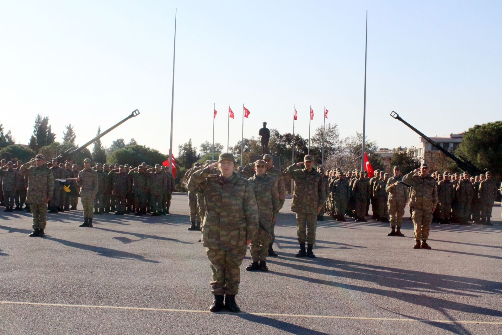 Aileler ve askerler kışlada buluştu