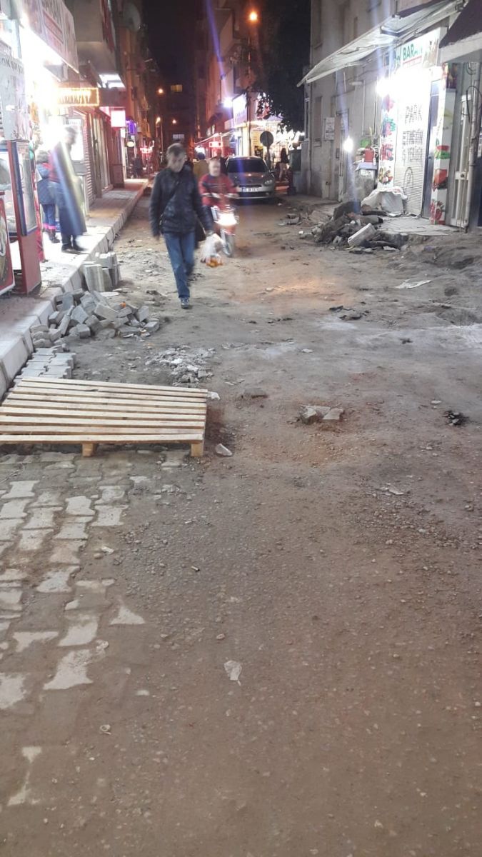 KARŞIYAKA 1696 SOKAK ESNAFI KAN AĞLIYOR