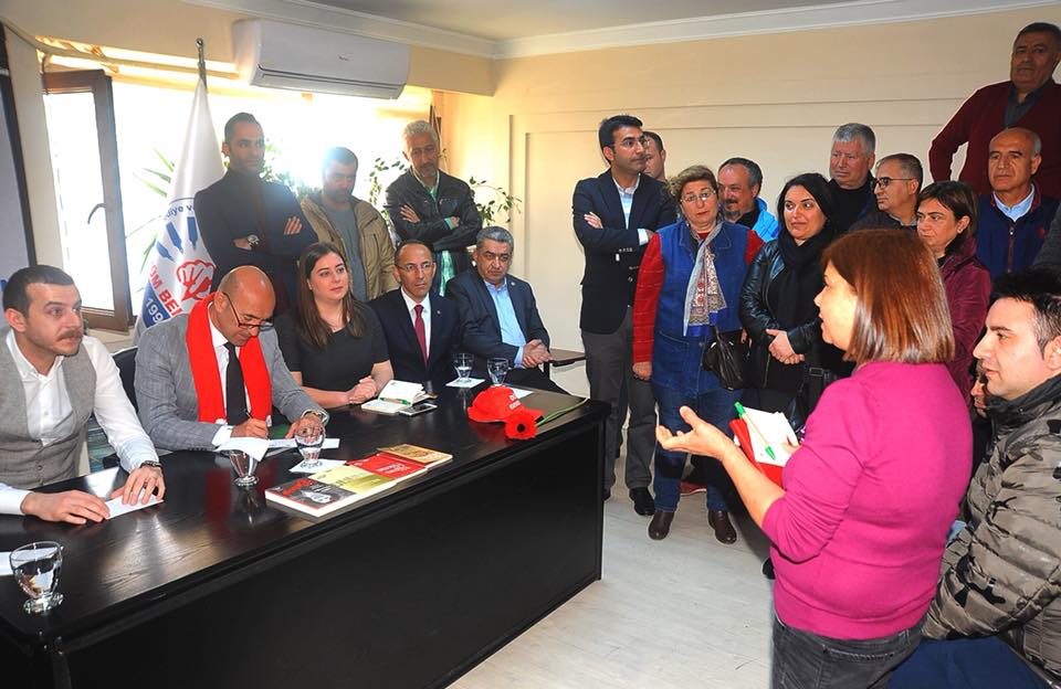 Soyer, İzmir'de emekçilerle buluştu; Çav Bella'yı söyledi...