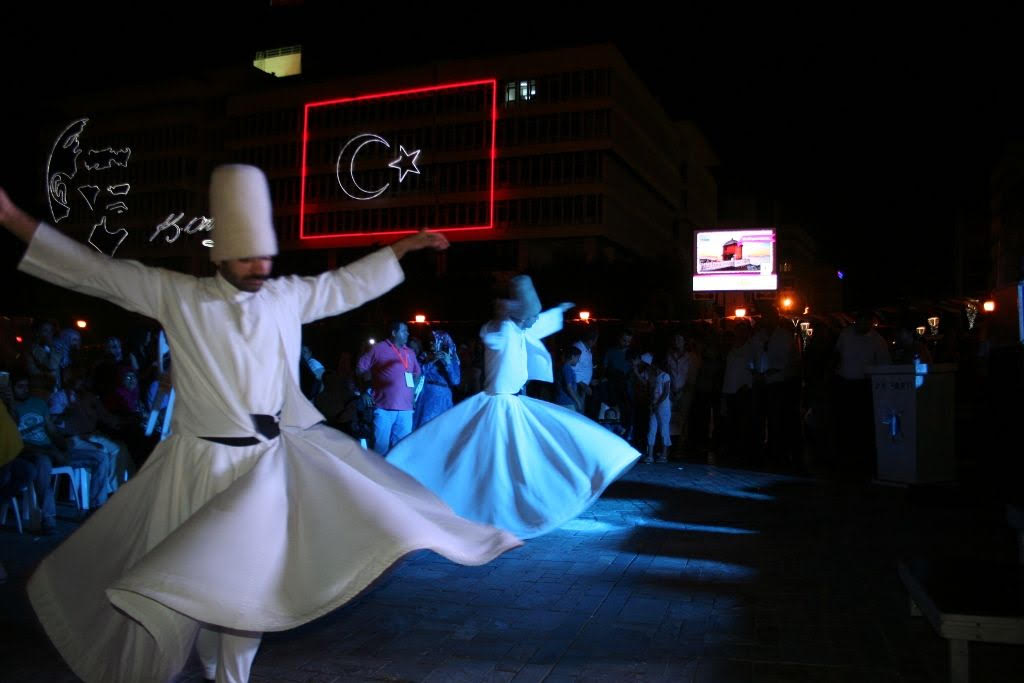 Tarihi Meydanda Gönül Sofrası