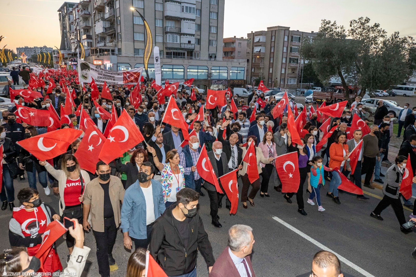 Soyer'den Aliağa'da mesajlar: “Dip dalgayı limana yanaştıracak olan biziz”