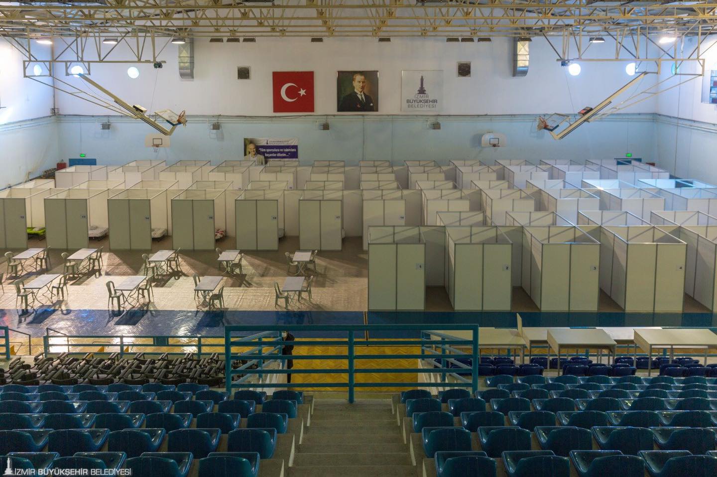 Başkan Soyer evsizlere el uzattı: "Kimse Sokakta Kalmasın"