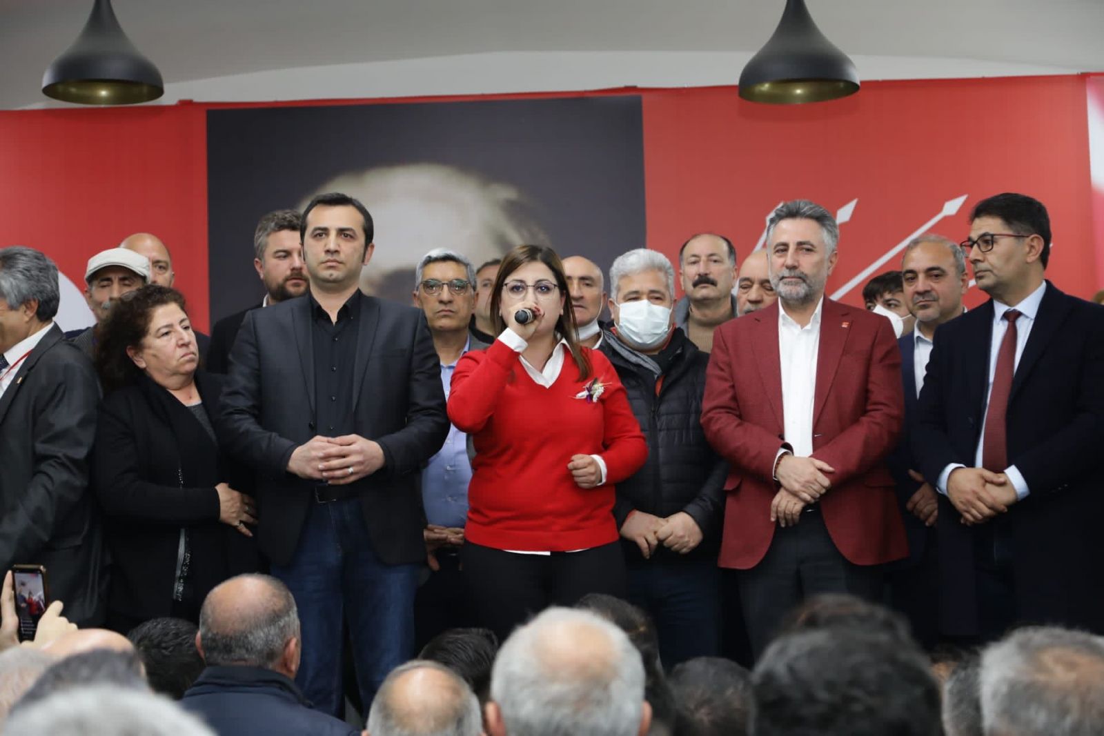 Bayraklı'daki 3 adaylı yarışı o isim kazandı!