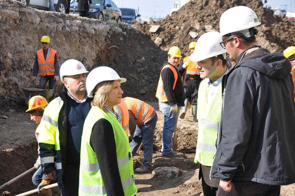 İlknur Denizli'den İzmirlilere müjde...