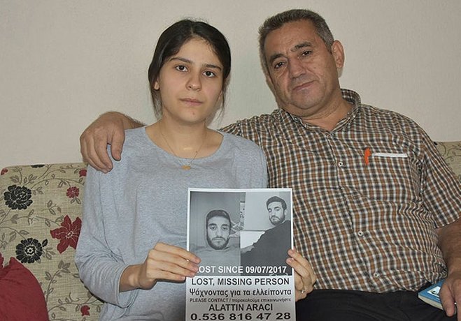 3 ay önce kaybolan eşini bekliyor