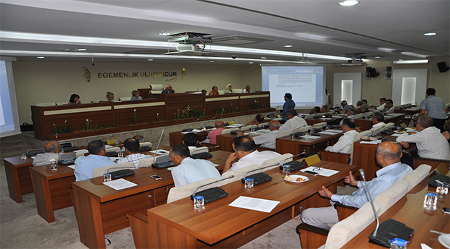 Taş'tan hem baş sağlığı hem eleştiri