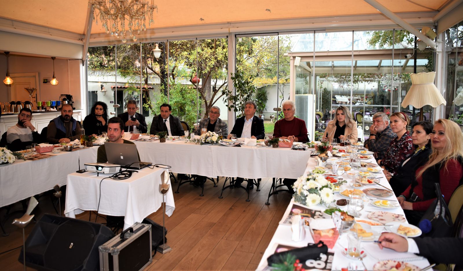 SATARAK DEĞİL ALARAK BÜYÜYEN BELEDİYE: "BORNOVA"