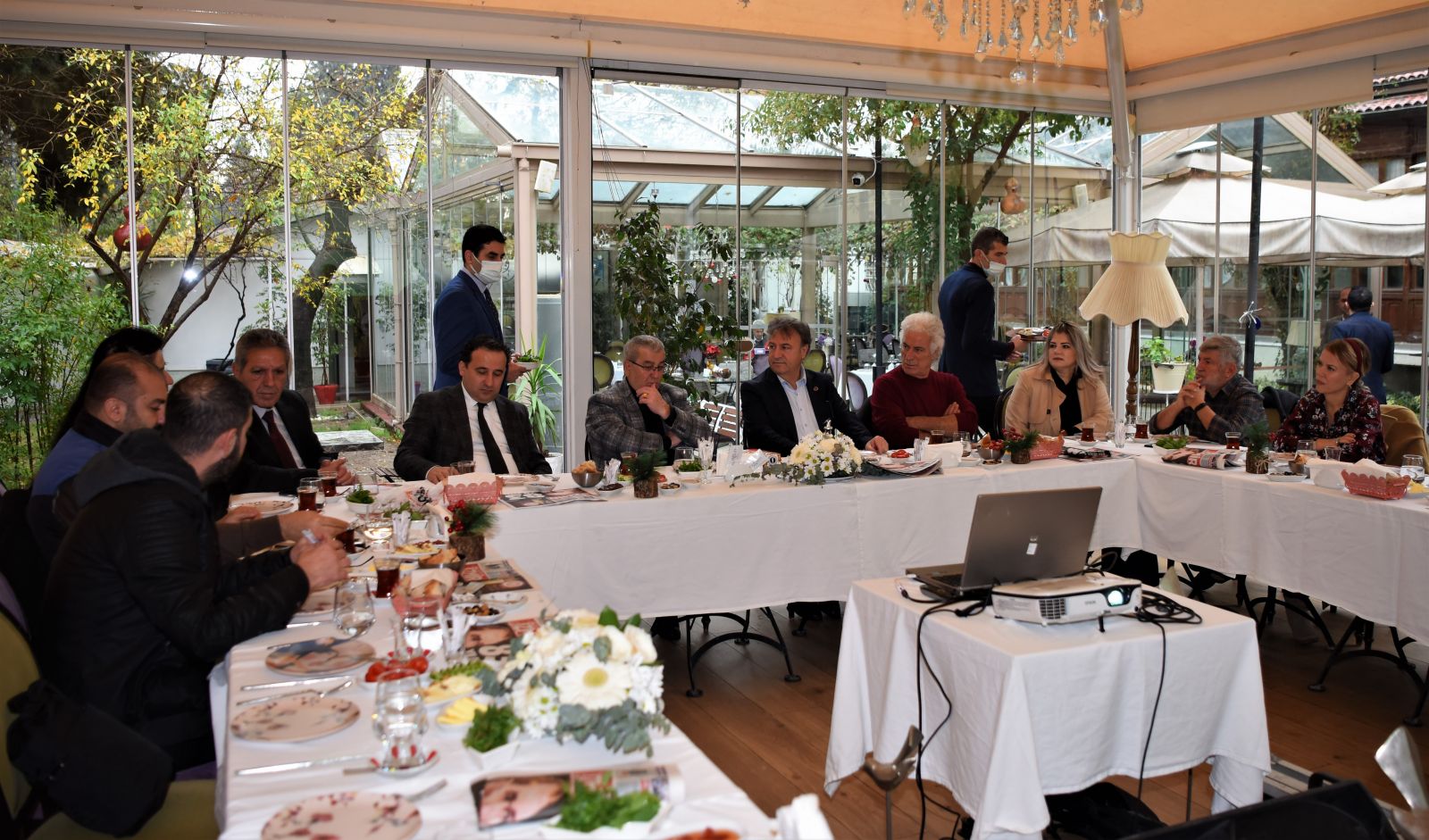 SATARAK DEĞİL ALARAK BÜYÜYEN BELEDİYE: "BORNOVA"