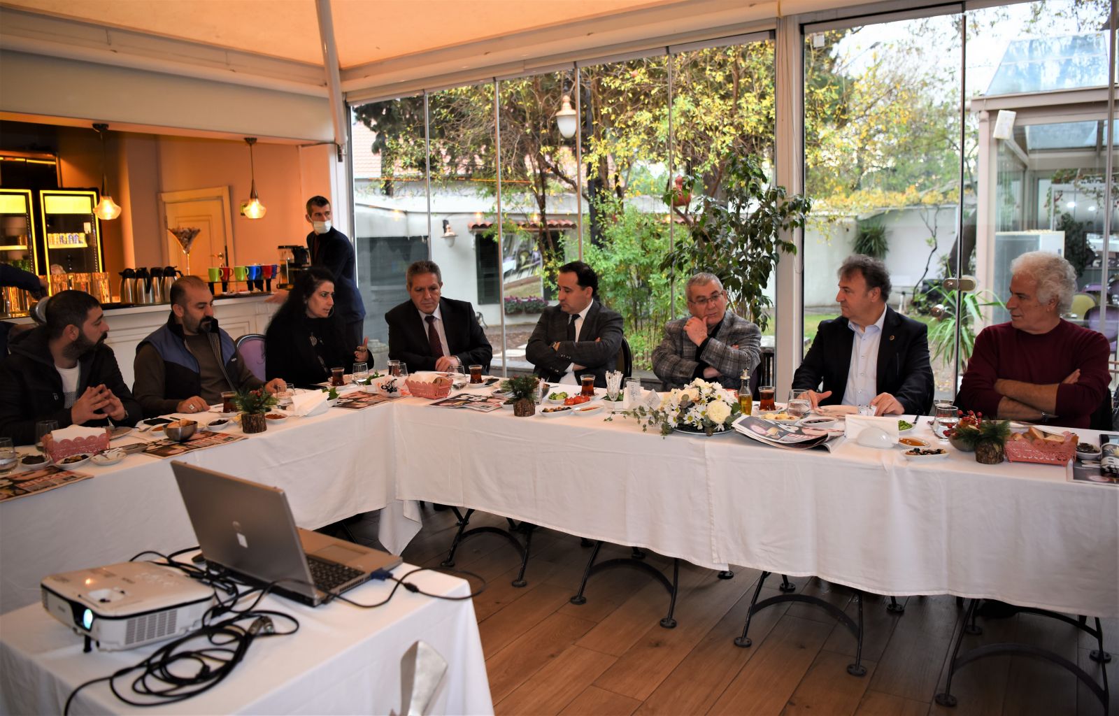 SATARAK DEĞİL ALARAK BÜYÜYEN BELEDİYE: "BORNOVA"