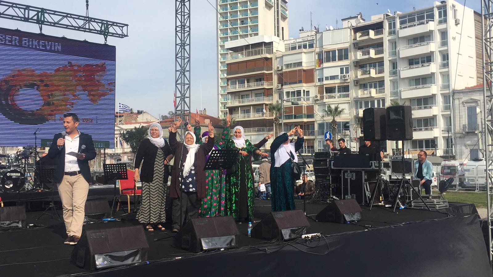 İzmir’deki nevruz kutlamasında PKK propagandasına 16 gözaltı