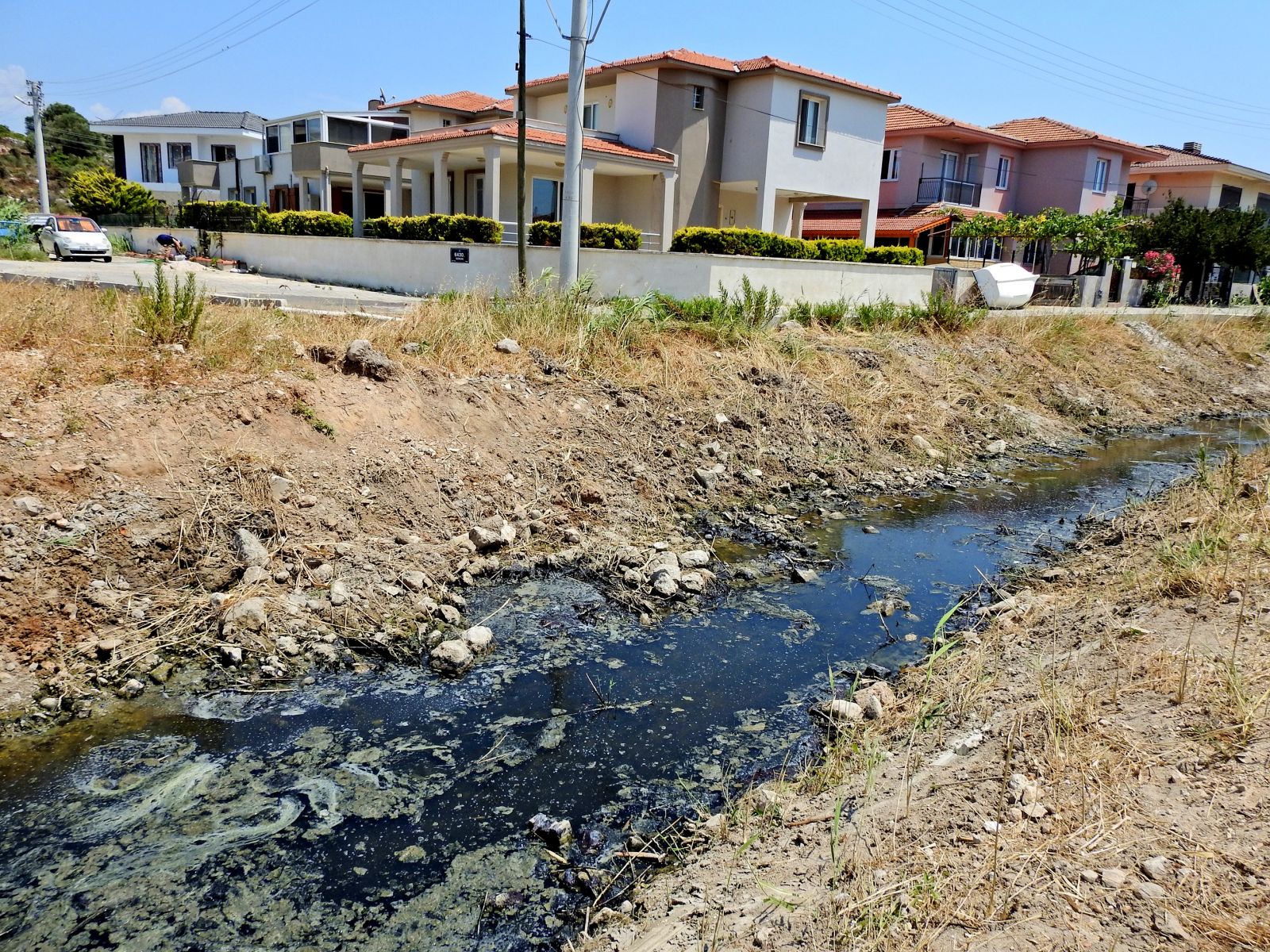 Çeşme'de vatandaştan kötü koku isyanı