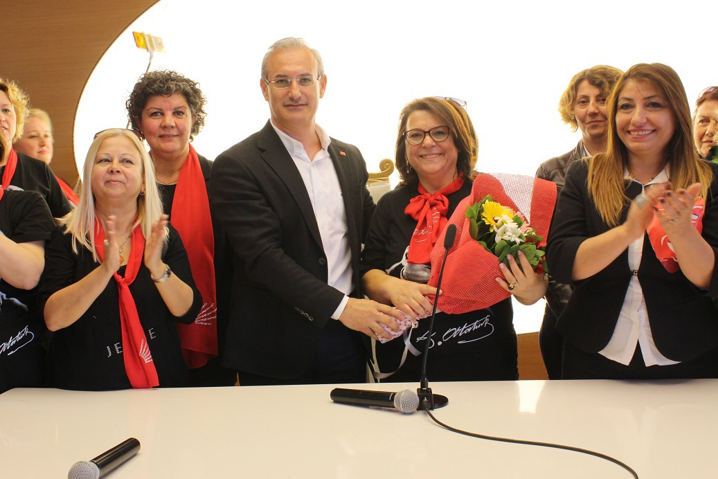 CHP’NİN KALESİNDE FLAŞ İSTİFALAR: “BAŞKAN VE YÖNETİM DÜŞTÜ”