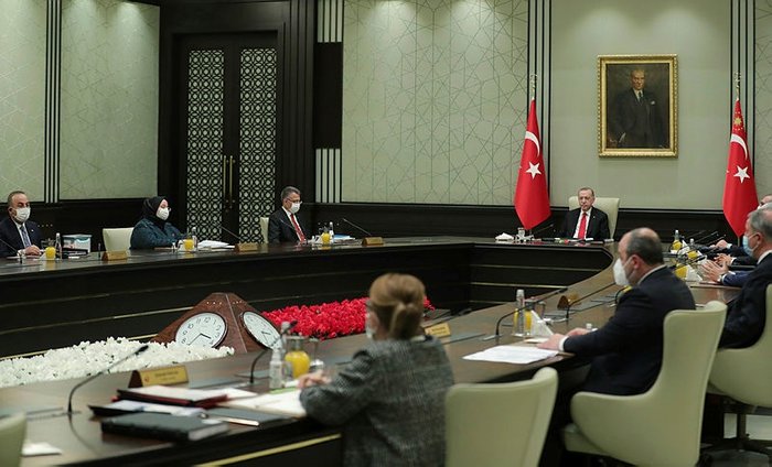 Son dakika! Haftaiçide sokağa çıkmak yasaklandı!