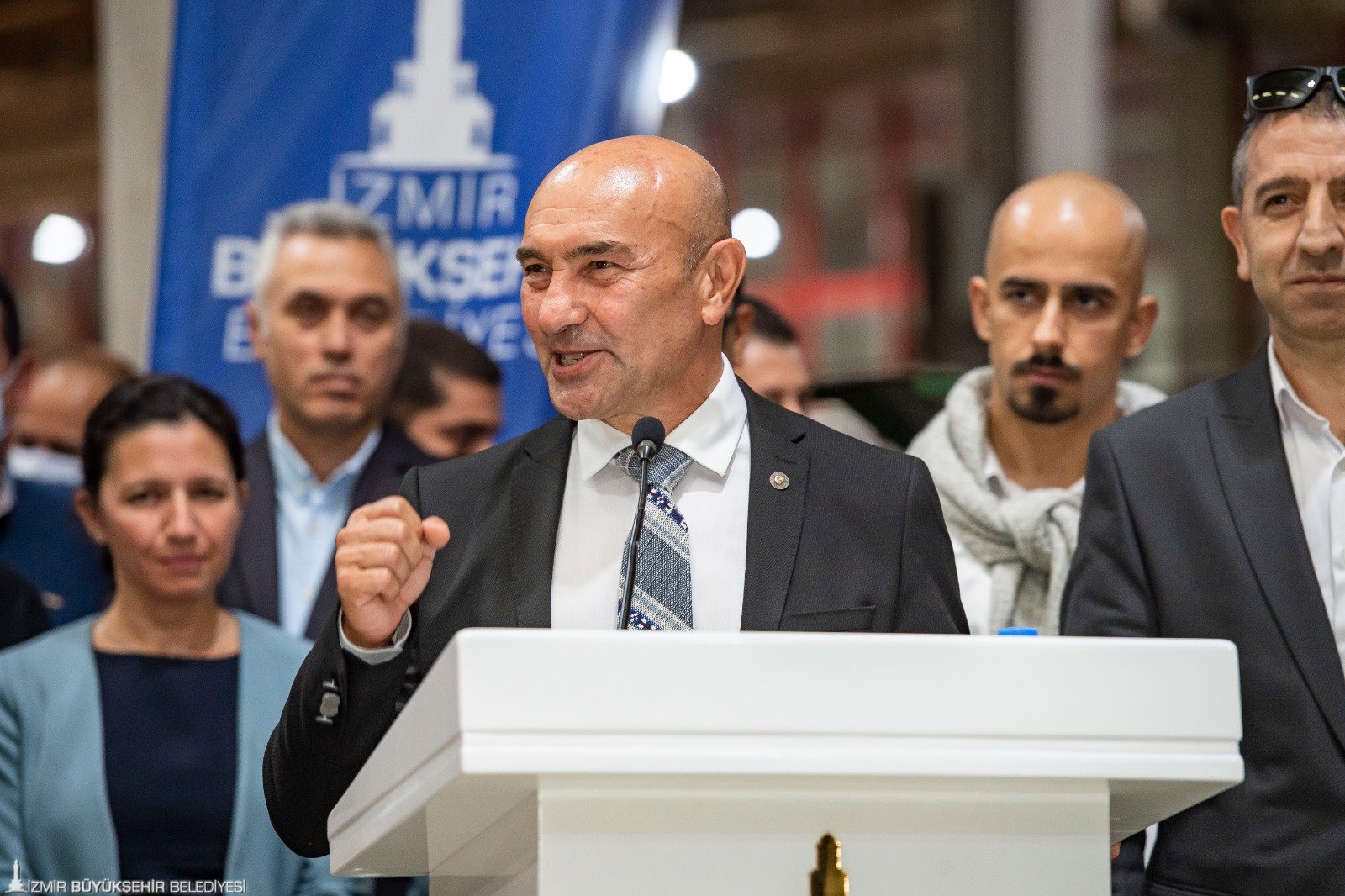 İmzalar atıldı, mesajlar verildi... Soyer net konuştu: Biz Yoldaşız!