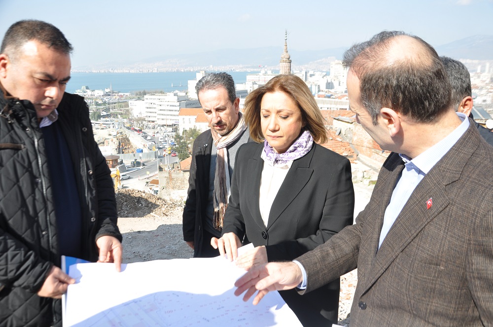 İlknur Denizli'den İzmirlilere müjde...