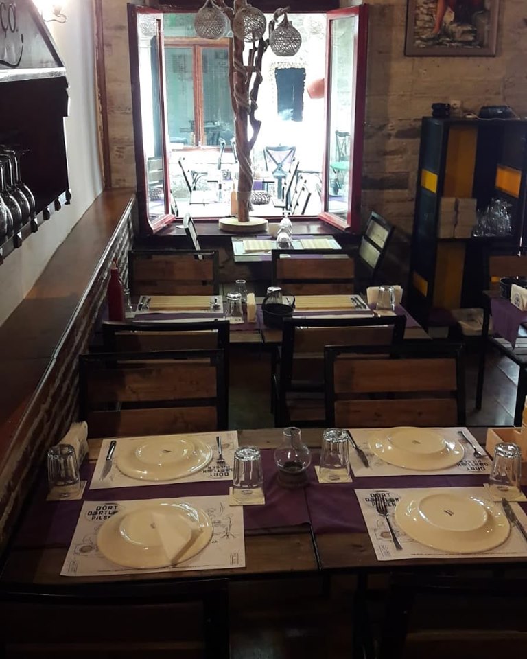 Eski Foça'ya Bayram Sevinci: "Şemsiyeli Meyhane Açılıyor"