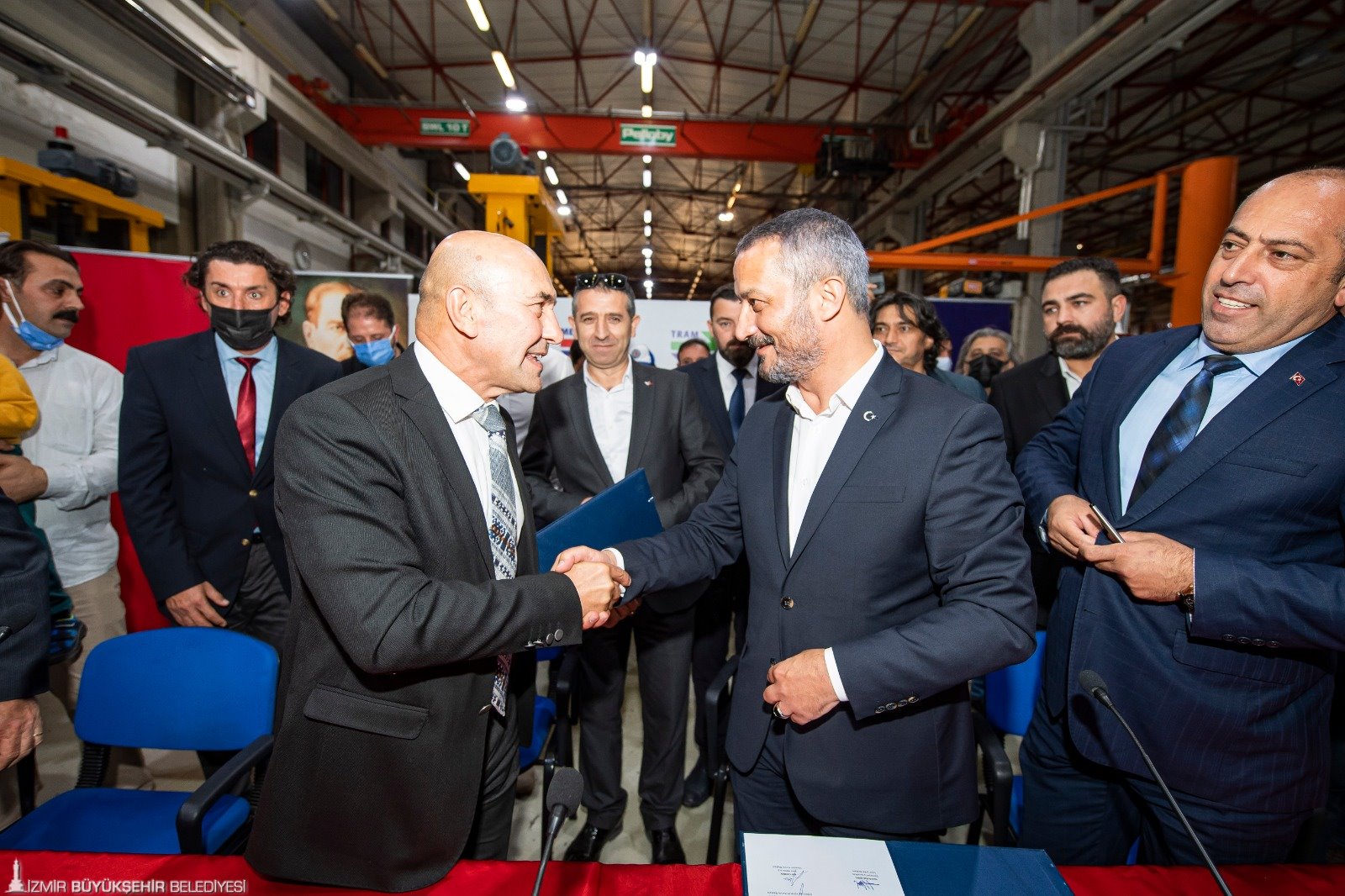 İmzalar atıldı, mesajlar verildi... Soyer net konuştu: Biz Yoldaşız!