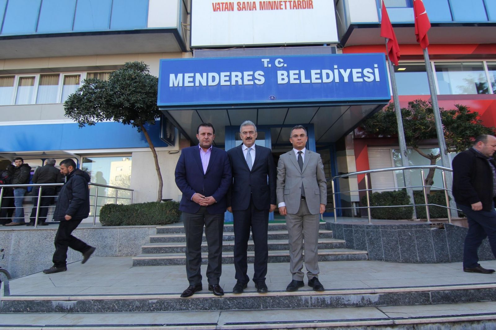 İzmir Vali'sinden Menderes'e müjde