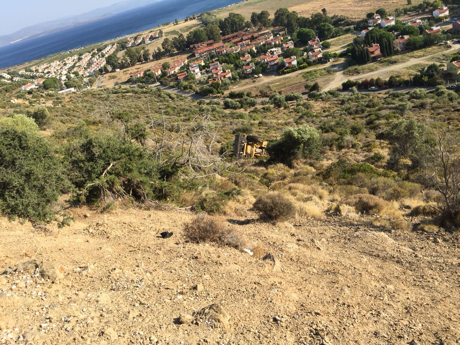 Karaburun’da Feci Kaza: "Kepçe Şarampole Yuvarlandı"