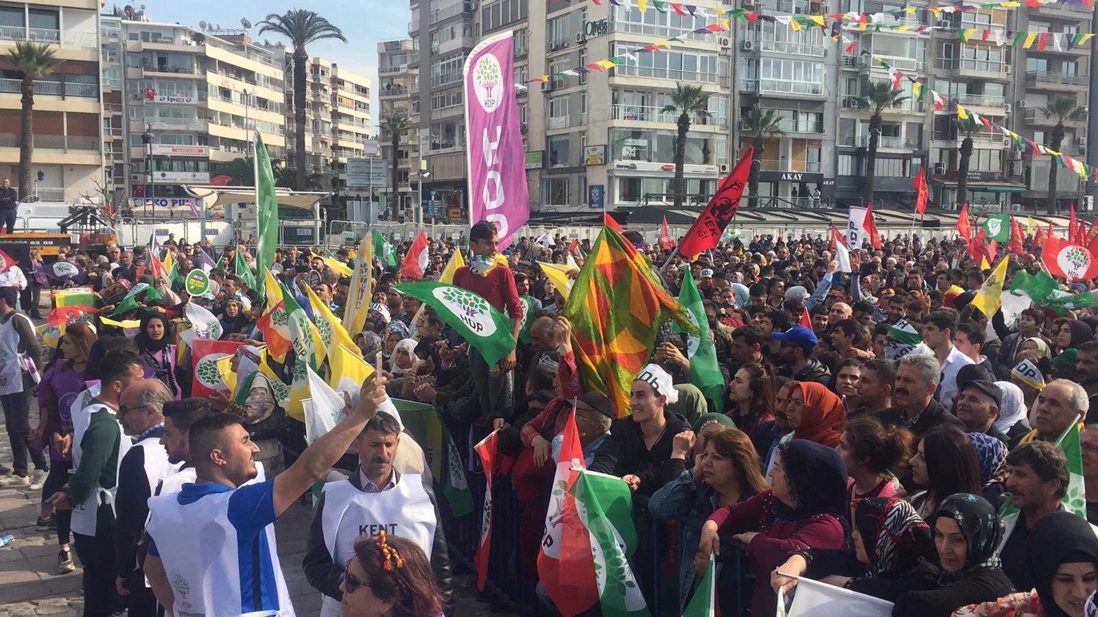 İzmir’deki nevruz kutlamasında PKK propagandasına 16 gözaltı