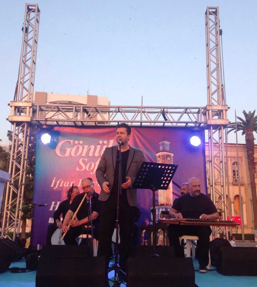 Tarihi Meydanda Gönül Sofrası