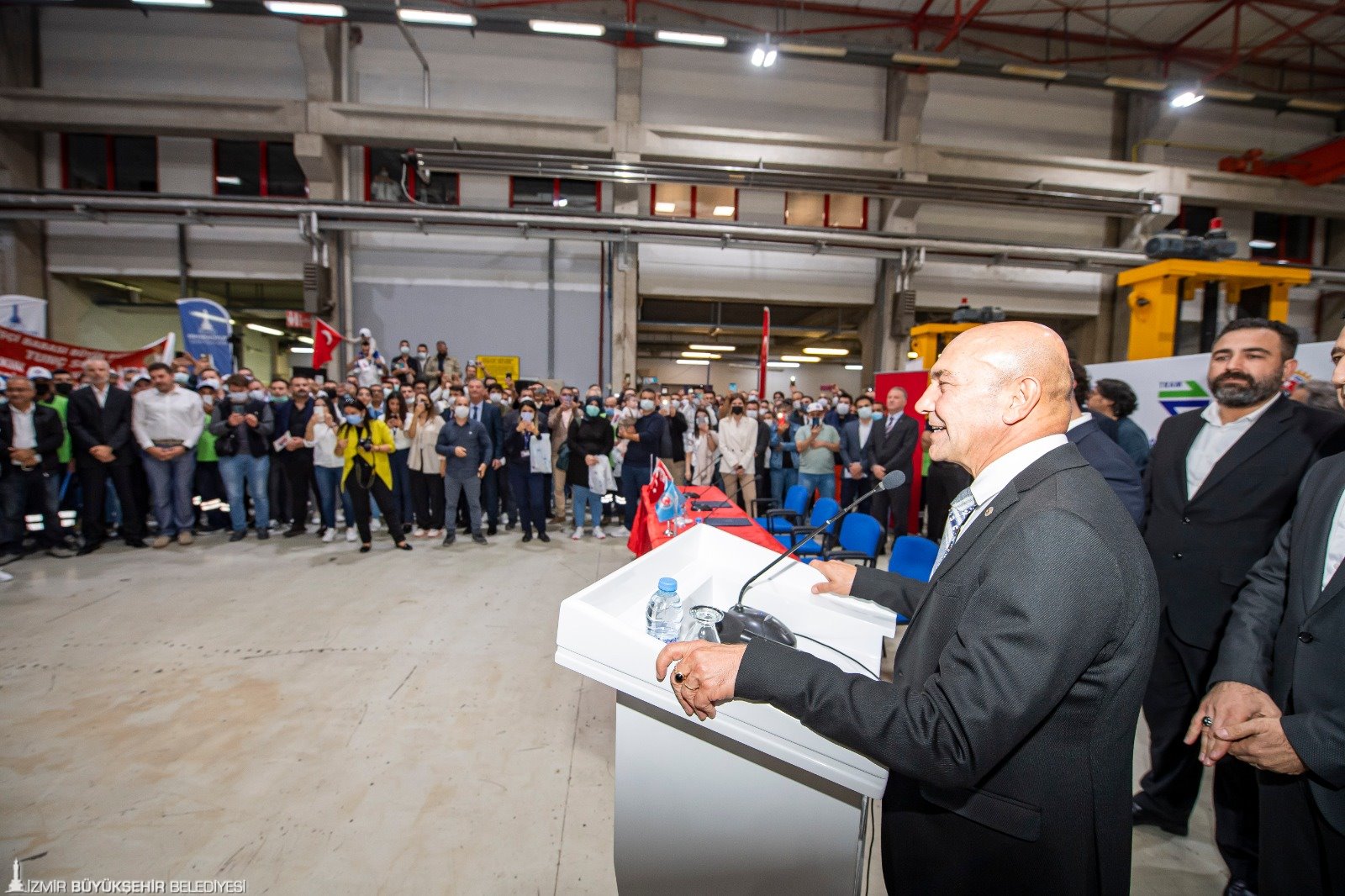 İmzalar atıldı, mesajlar verildi... Soyer net konuştu: Biz Yoldaşız!