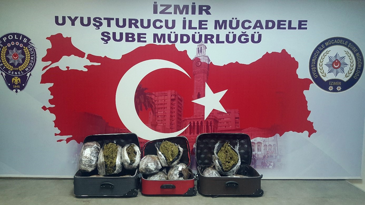 İzmir’de uyuşturucu operasyonu: 4 tutuklu