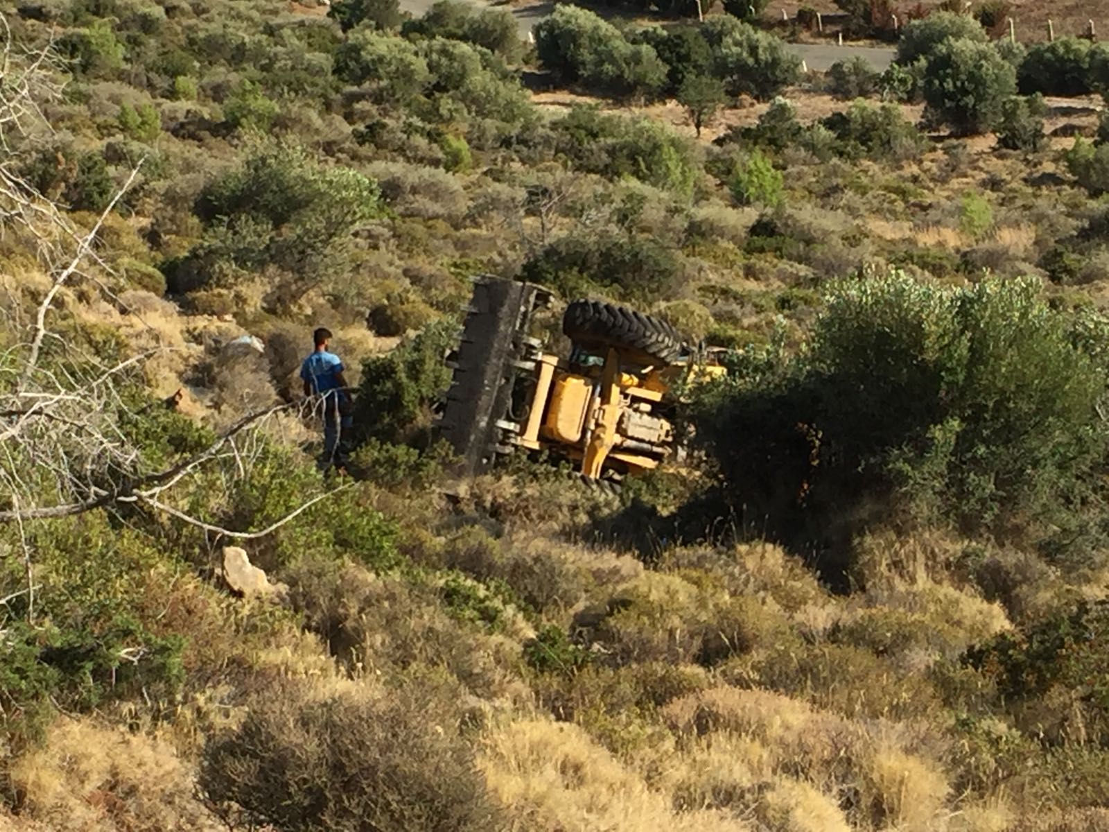 Karaburun’da Feci Kaza: "Kepçe Şarampole Yuvarlandı"