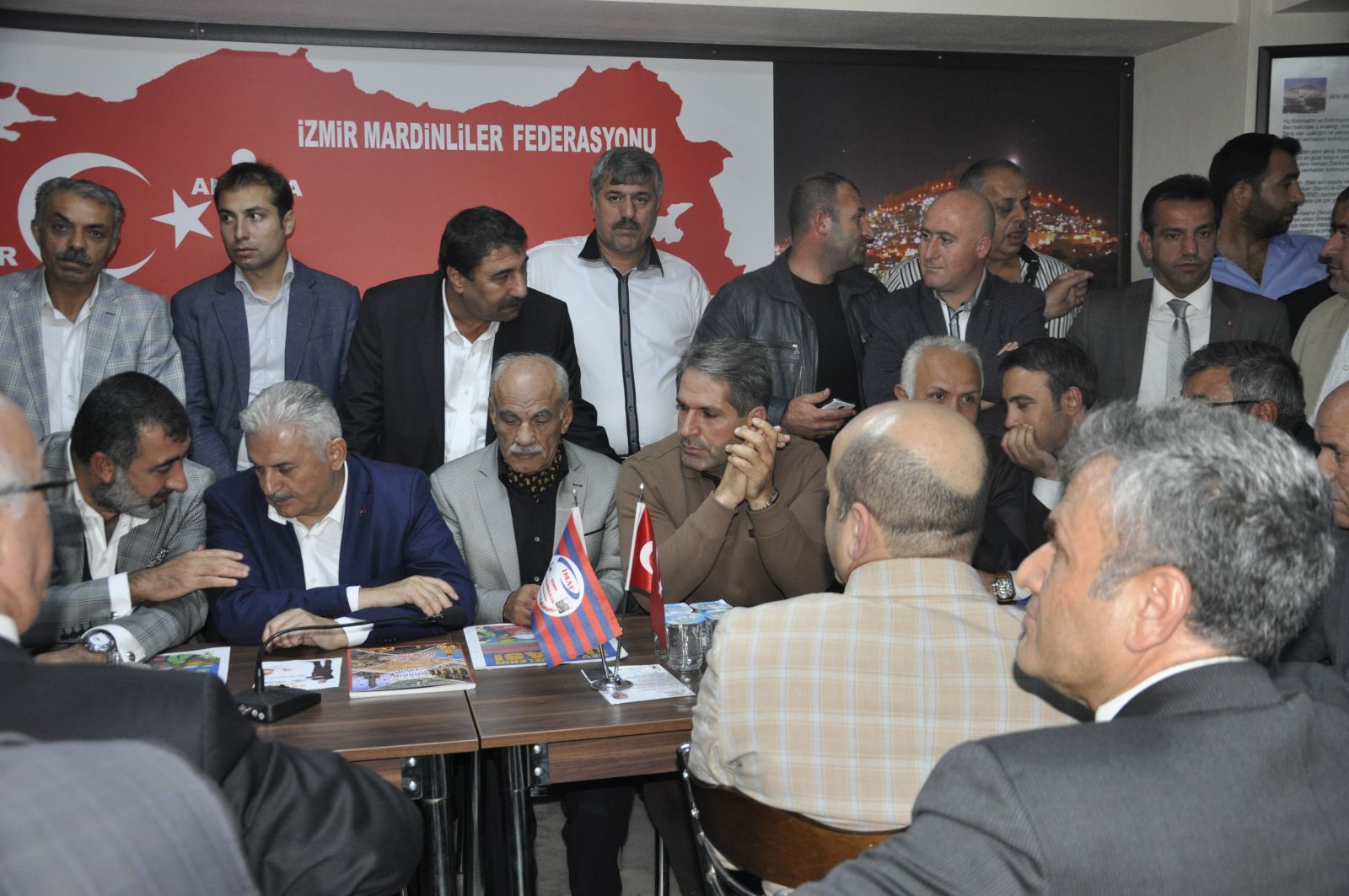 Kaldırım işgal altında.. Yürü yürüyebilirsen