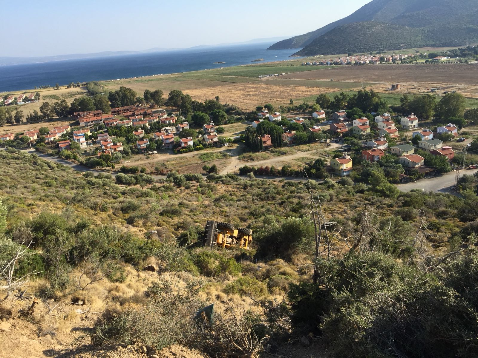 Karaburun’da Feci Kaza: "Kepçe Şarampole Yuvarlandı"