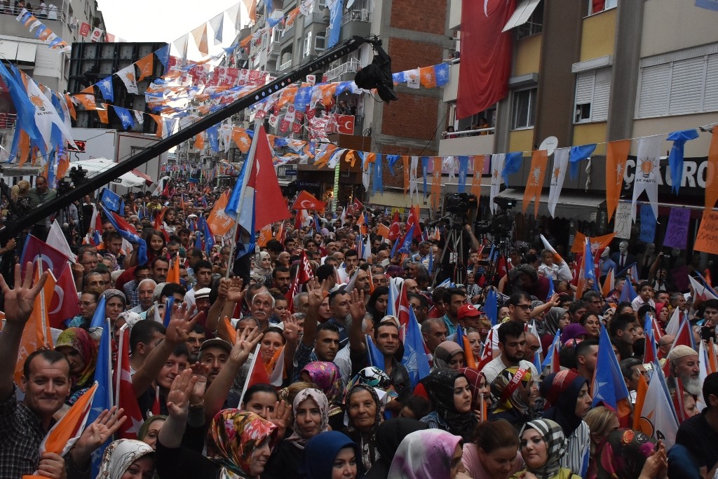 Başbakan Binali Yıldırım İzmir'de seçim maratonuna başladı