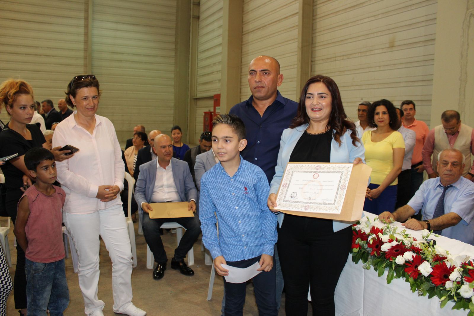 CHP İzmir'den seçilen 14 milletvekili, mazbatalarını aldı