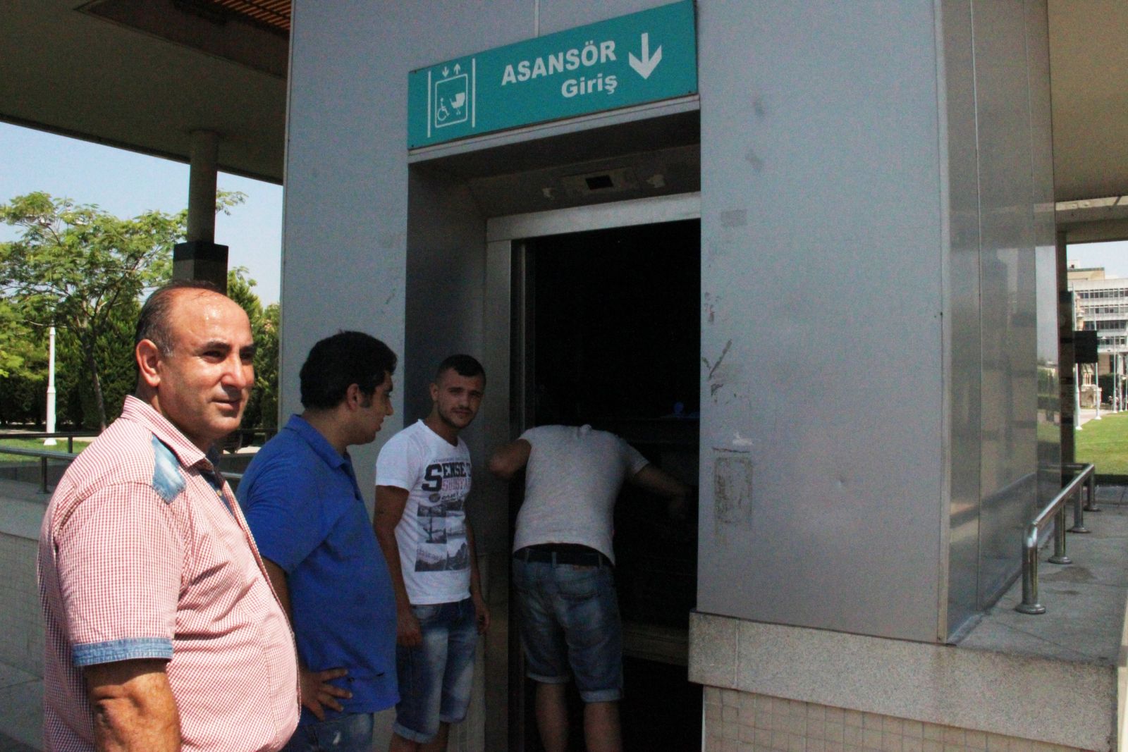 Metro İstasyonunda Bomba Paniği!