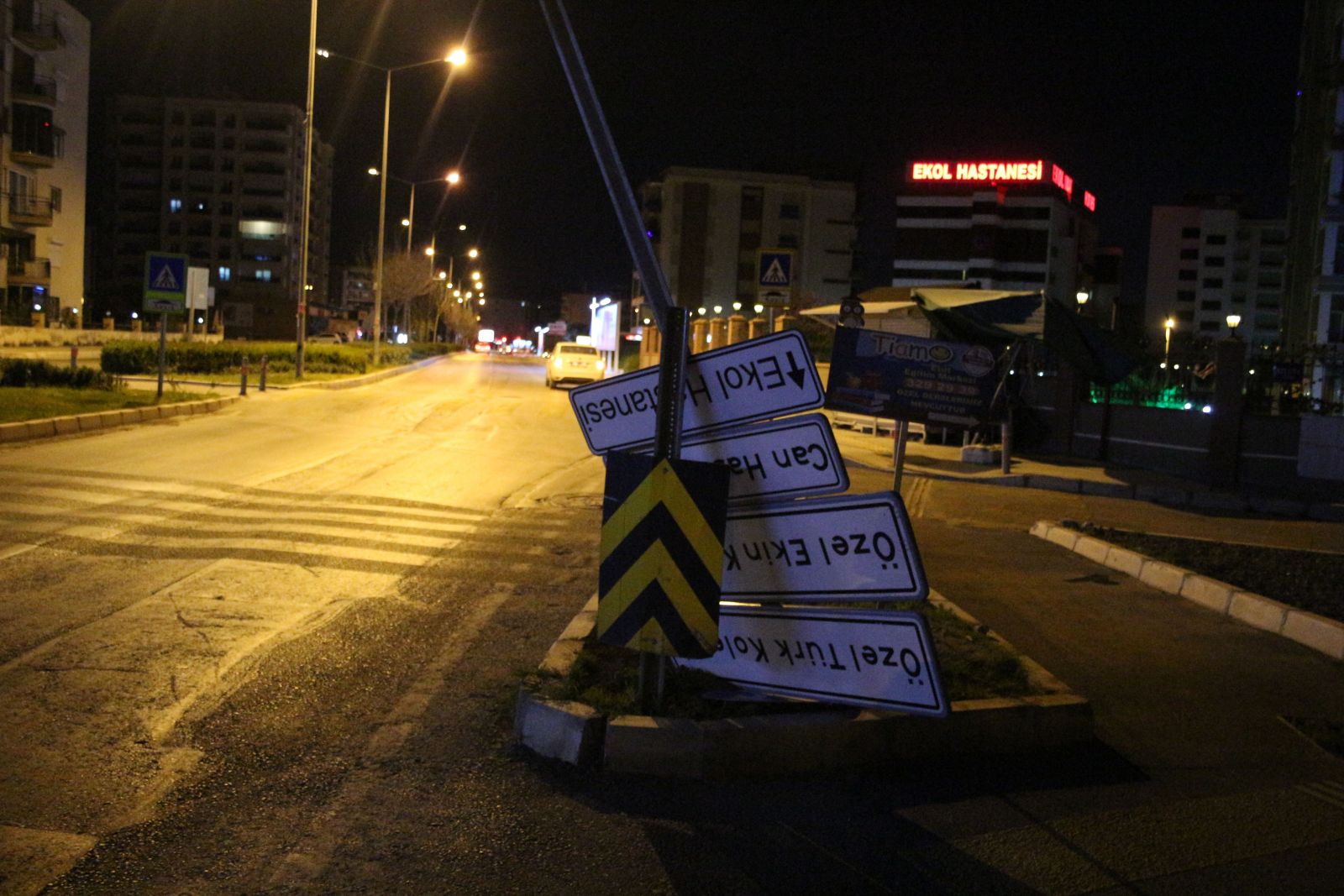 İzmir’de fırtına etkili oldu, çatıları uçurdu